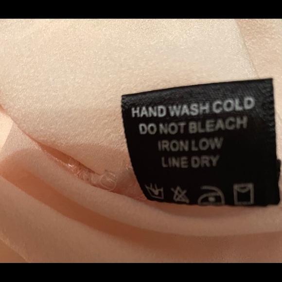 Leo meets Virgo SS blouse, zip back Armpit to armpit 17” - Picture 4 of 4